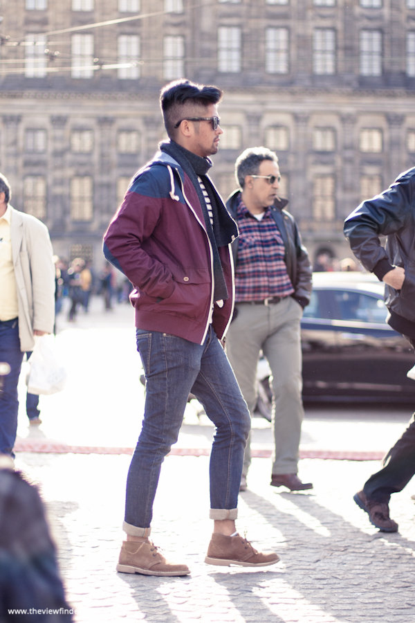 just walking by 2 | ©The Viewfinder