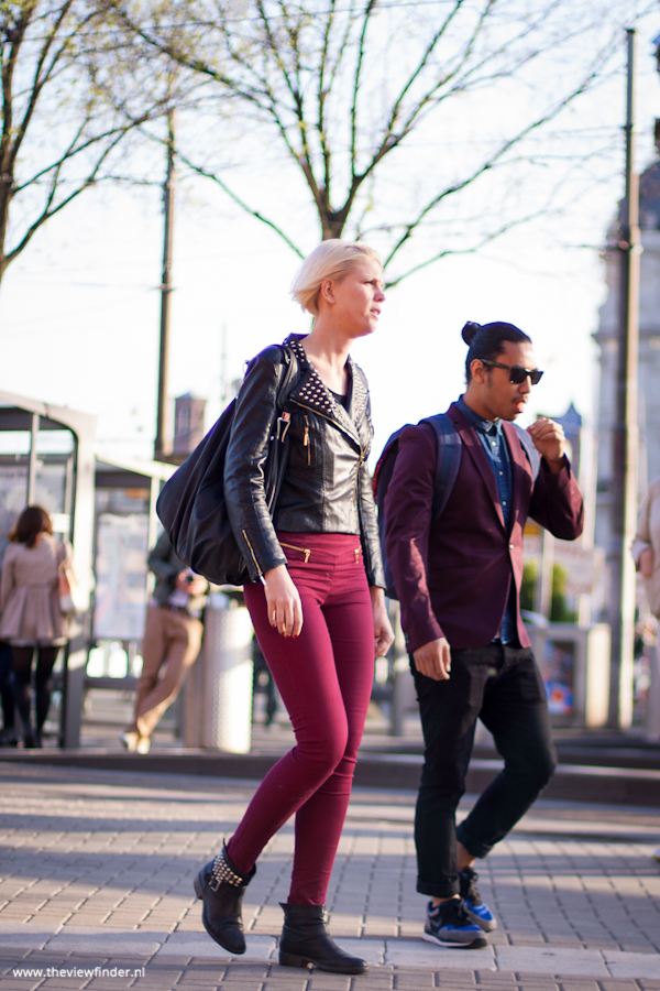 just walking by 3 | ©The Viewfinder