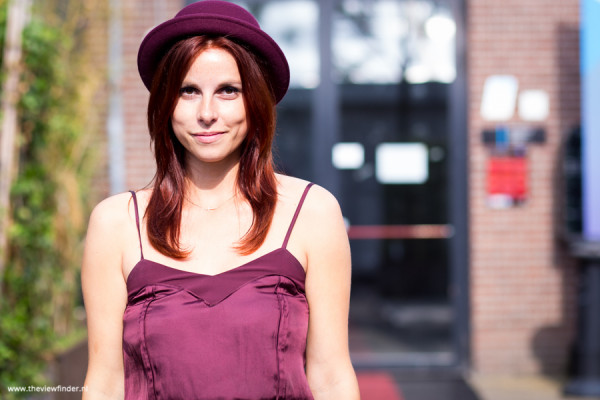 purple hat & dress Amsterdam Fashion Week 2 | ©The Viewfinder