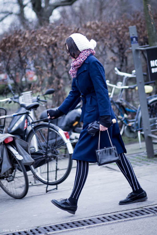 trench coat & striped legs street style amsterdam fashion week | ©THE VIEWFINDER