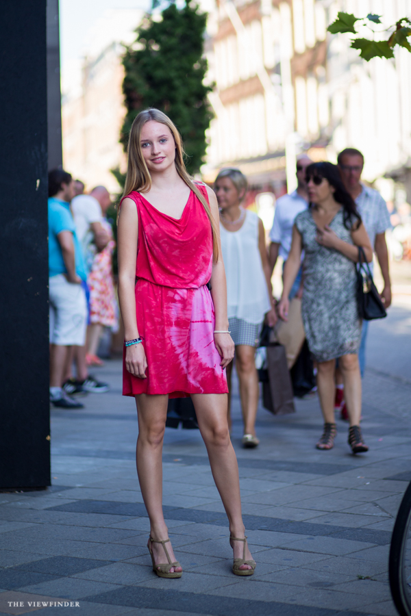 red & pink dress amsterdam fno | ©THE VIEWFINDER
