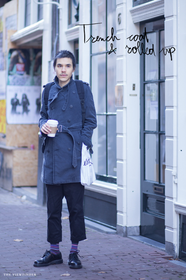trench coat & rolled up street style amsterdam | ©THE VIEWFINDER