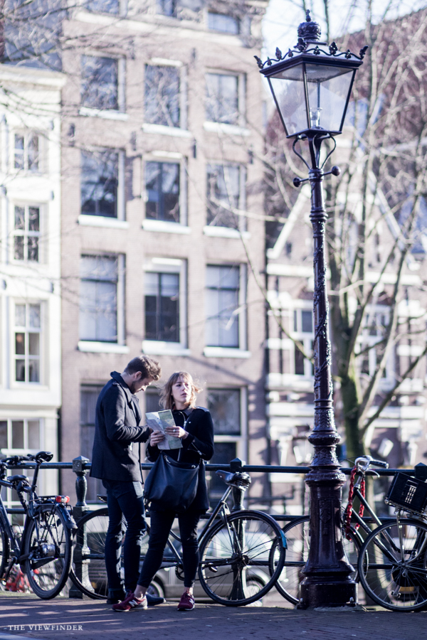 tourists amsterdam street photography | ©THE VIEWFINDER