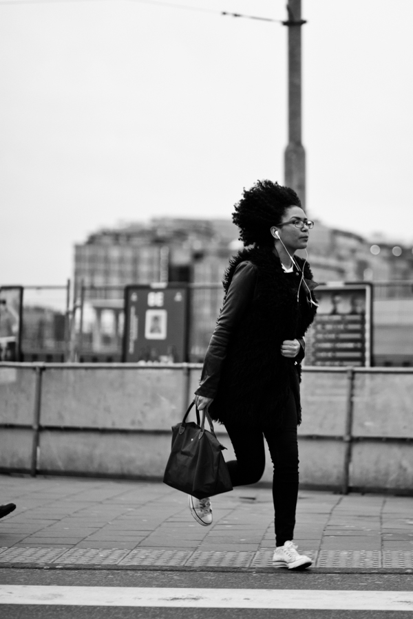 rush running women amsterdam street photography | ©THE VIEWFINDER