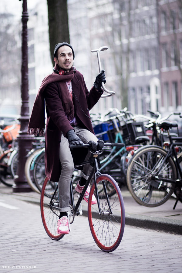 street moments amsterdam street photography biker | ©THE VIEWFINDER