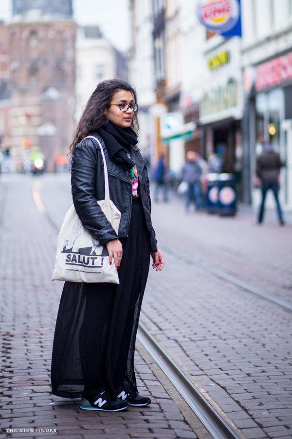 street style amsterdam maxi skirt canvas bag women | ©THE VIEWFINDER-4657