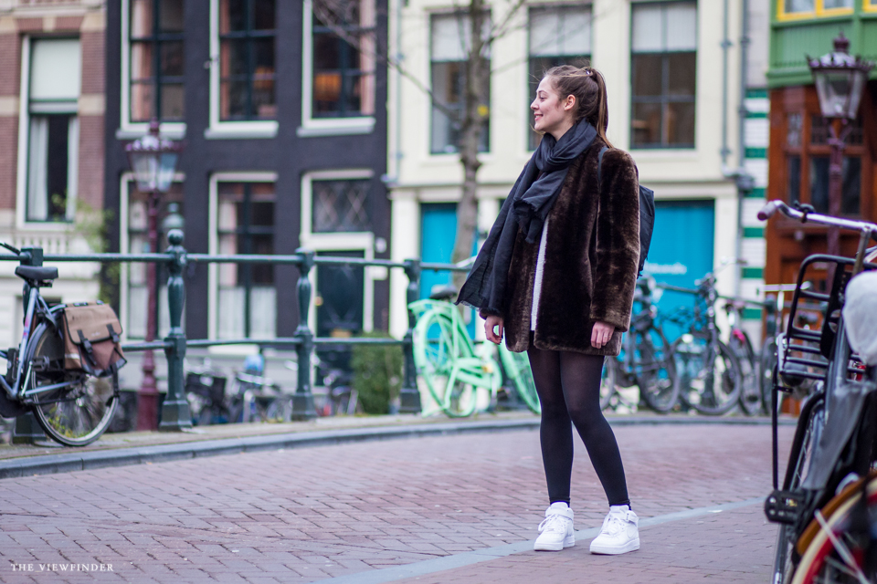 fur coat backbag street style amsterdam fashion women | ©THE VIEWFINDER-4818