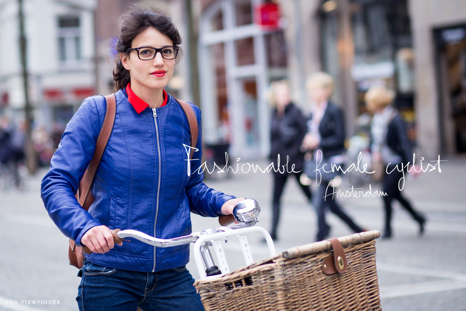 fashionable female cyclist street style amsterdam fashion | ©THE VIEWFINDER-6642 title