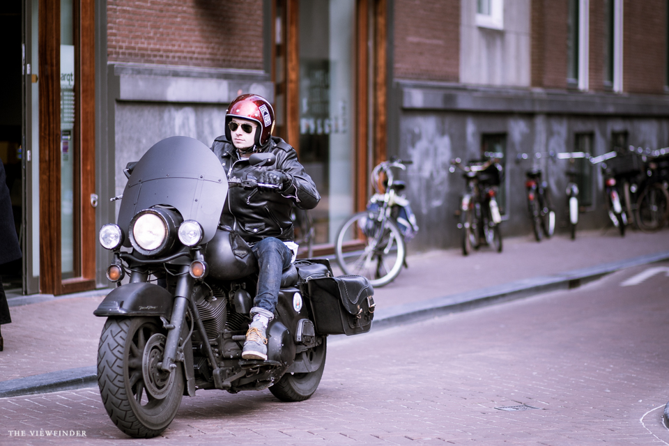 all black harley davidson street photography amsterdam | ©THE VIEWFINDER-7556