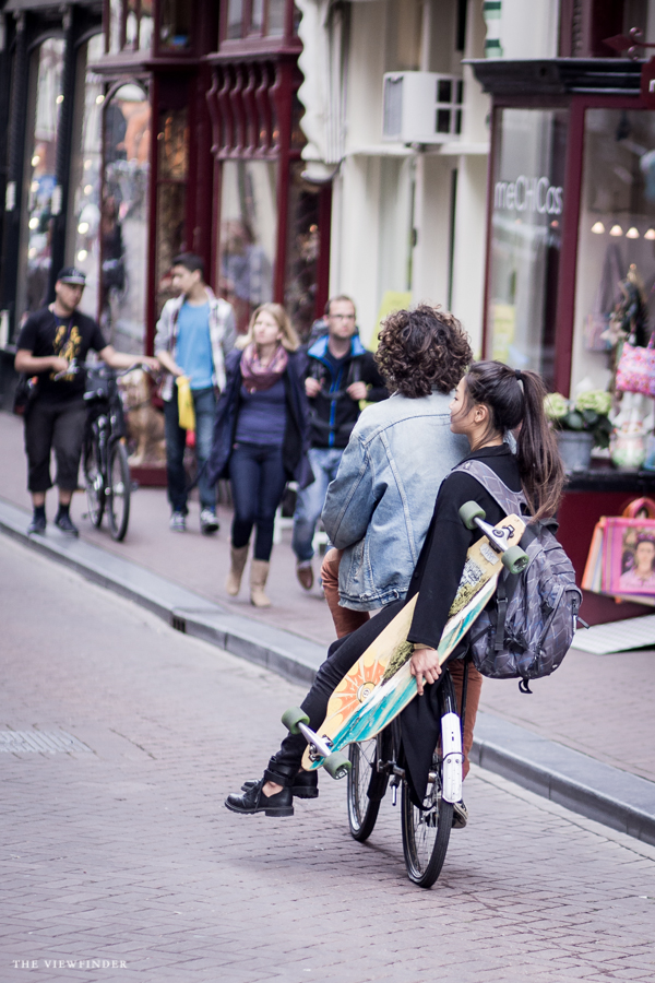 long board bike street photography amsterdam | ©THE VIEWFINDER-2857