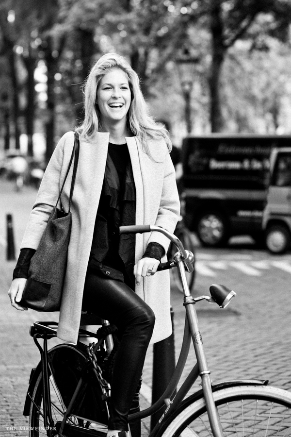 nice smile fashionista street style biker amsterdam | ©THE VIEWFINDER-2773