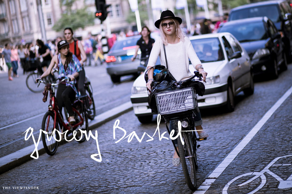 Cycling fashion women street style amsterdam | THE-VIEWFINDER-0422-title