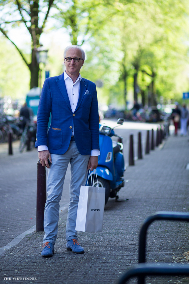 blue menswear amsterdam street style THE VIEWFINDER-1008